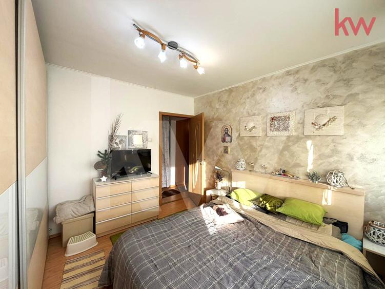 Apartament 3 camere decomandat – Craiovița Nouă