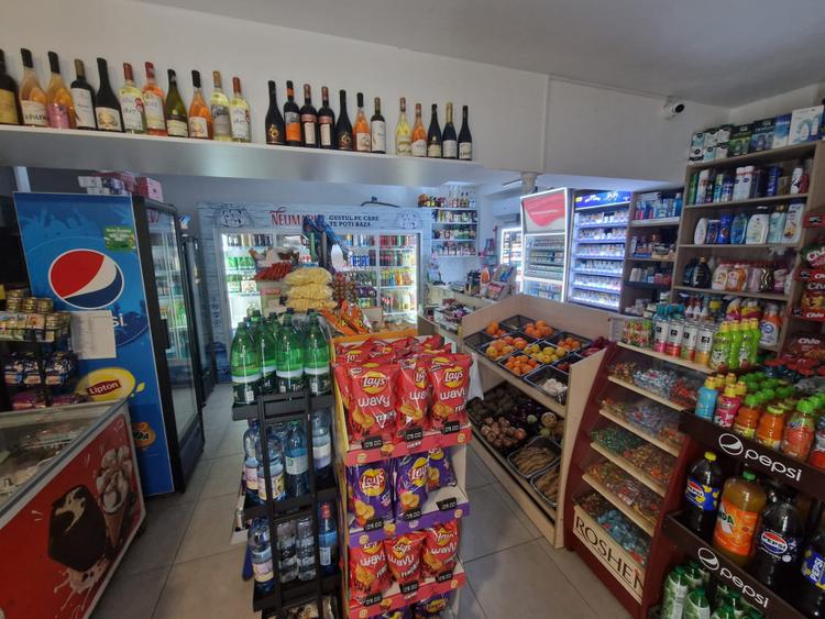 Spațiu comercial cu magazin alimentar + apartament, 89 mp, zona Sasar