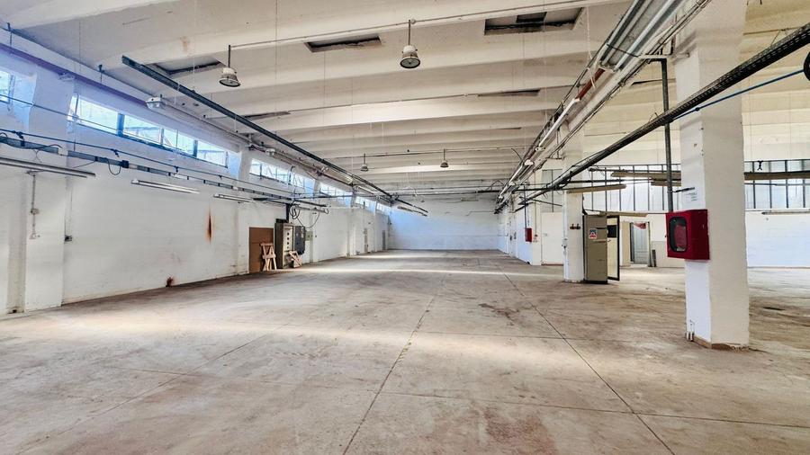 Hala Comerciala, depozitar de închiriat confectii zona accesbili oras