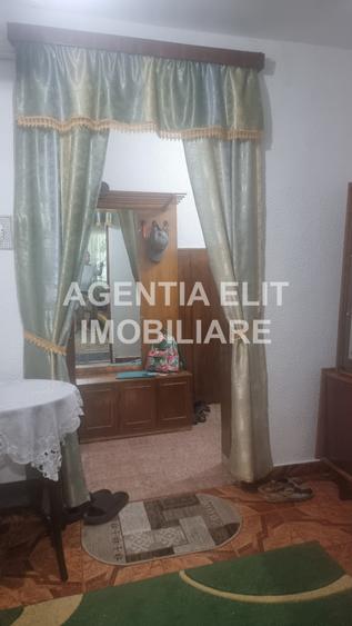 Apartament 2 camere, zona Scolii nr 7, 54 mp, decomandat