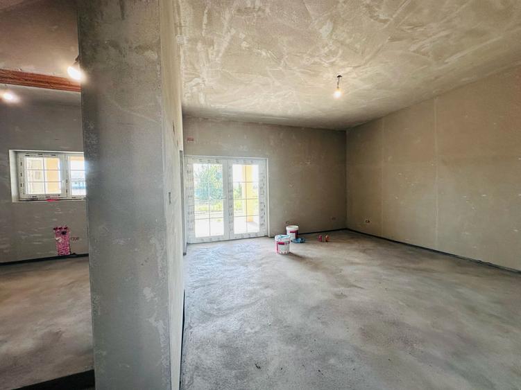 Duplex despartit prin camera tehnica - 5 camere - zona foarte buna-Mosnita Noua