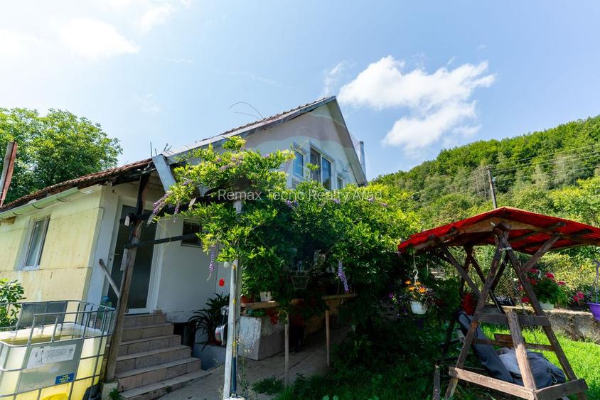 Casă  cu 10 camere in 2 corpuri de cladire (se pot vinde separat) - 33