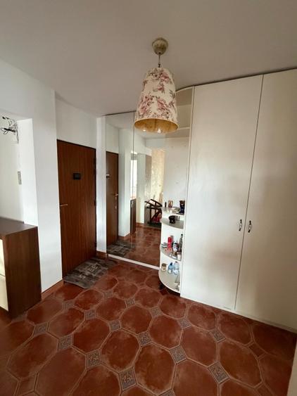 Inchiriez apartament 3 camere Crangasi