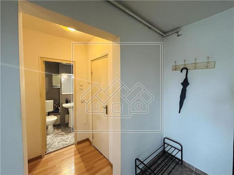 Apartament decomandat, 2 camere, balcon - M. Viteazu
