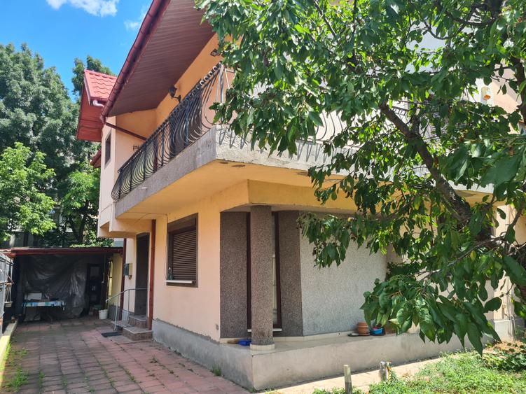 Vila P+1+M zona Militari - Pacii - str. Paralutelor constructie 2007 tip duplex