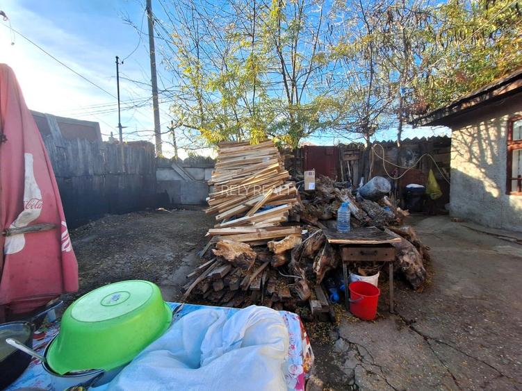 Teren zona Petricani / 122 mp / casa demolabila / D: 11.08 m - 6
