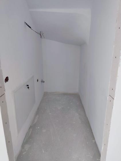 FARA COMISIOANE casa 5 camere 2 bai P+E+pod terasa beci camera tehnica la cheie