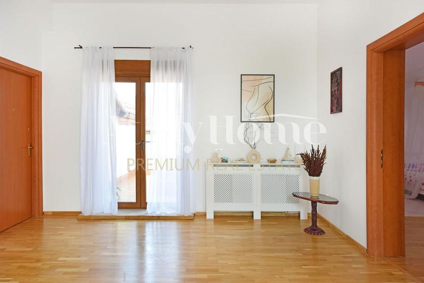 VIla spatioasa cu 6 camere, piscina proprie, 750mp de gradina