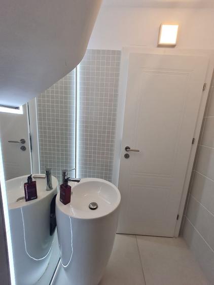 Duplex minimalist cu piscina