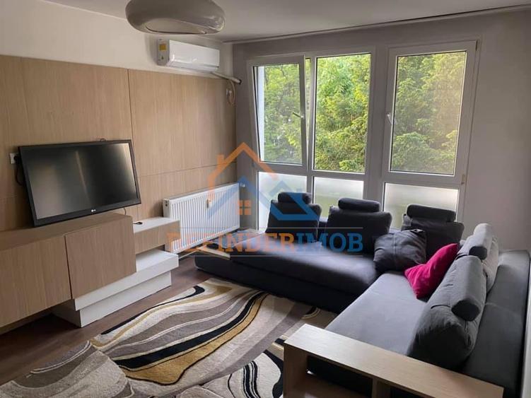 Apartament de vanzare cu 3 camere, zona Titan - Piata Minis