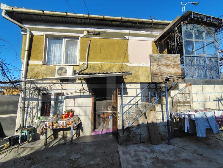 Casa individuala cu front mare la strada, 80 mp, teren 740 mp, Apahida
