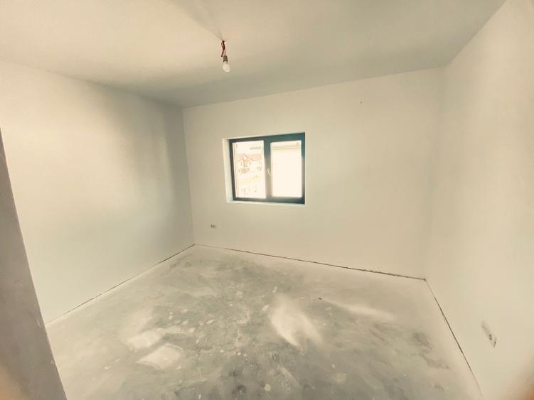Duplex cu 4 camere si mansarda. Curte 250 mp. Comision 0