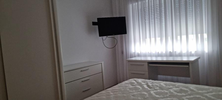 De inchiriat apartament 3 camere, cu 2 garaje,ultracentral, in Pitesti,moderm