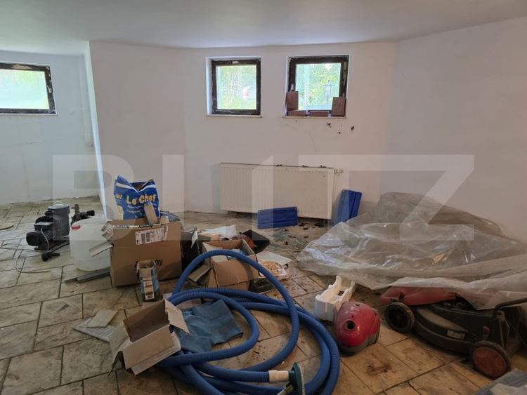Casa cu piscina ,7 camere, 447 mp - teren 1535mp, Vetis
