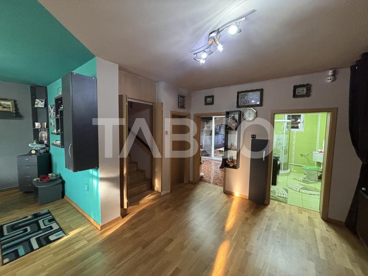 Casa individuala de vanzare cu 5 camere +spatiu comercial 3 bai Sibiu
