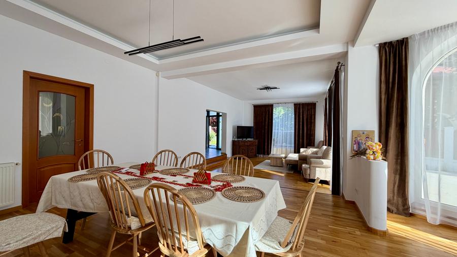 Vilă exclusivistă cu 5 camere si piscină încălzită cu 918 mp teren