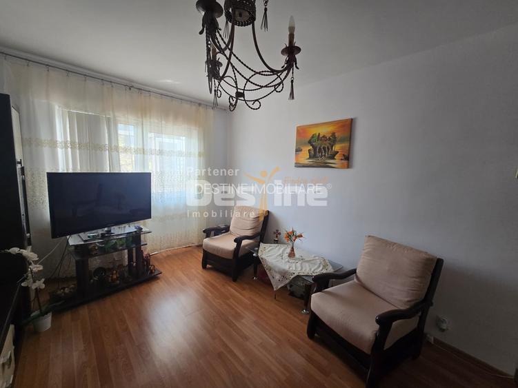 Apartament de vânzare | Zona TÂRGU CUCU | semidecomandat, 3 camere - 2