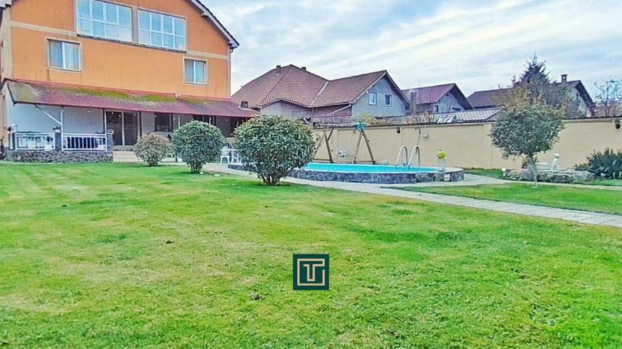 Casă impresionantă cu 15 camere, teren generos, piscină in Fantanele, Arad