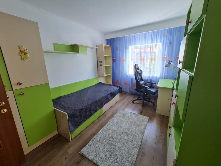 Apartament 3 camere 100 mp utili 2 bai 2 balcoane etaj 2 zona Centrala