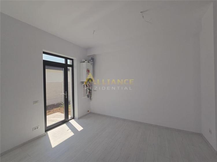 Casa individuala - 4 camere - panouri solare - gaz- curent - 5 min de STV - pod