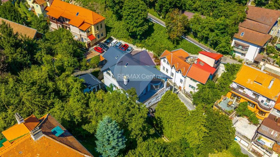 Investiție în Centrul Istoric al Brașovului, 3140 mp, două c - 8