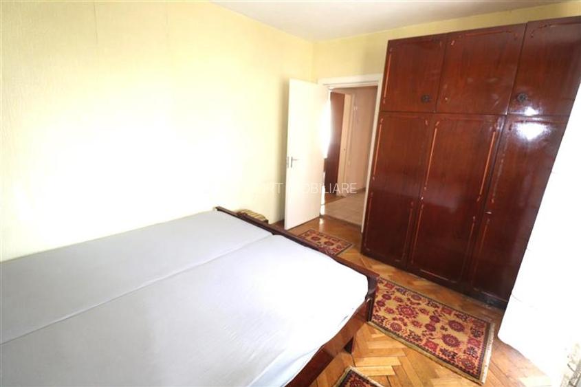Apartament 3 camere , 2 dormitoare, zona ultracentrala