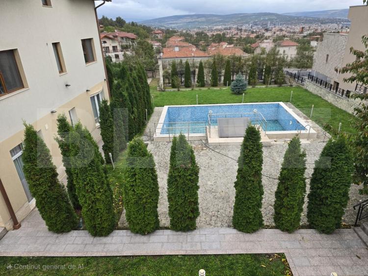 Vile cu piscina exclusivista de vanzare in zona Grand Hotel Italia