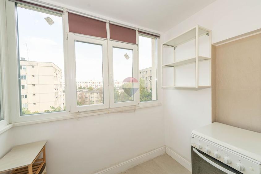 Apartament 3 camere de vanzare, balcon, renovat, Berceni, sector 4