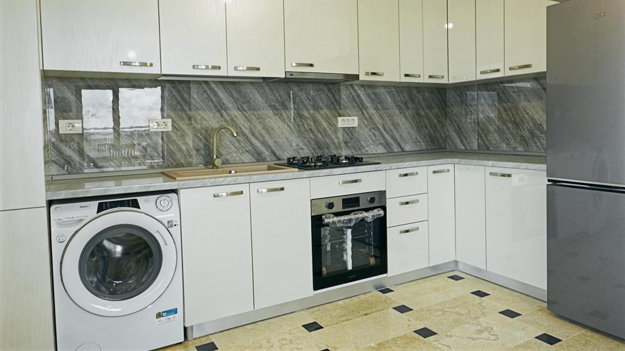 Penthouse 4 cam 245mp, terasa 106mp, Mamaia-Nord