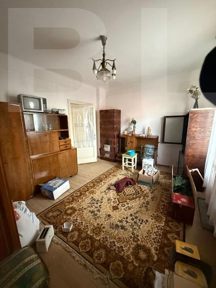 Casa de vanzare, cu 3 camere, doua bucatarii+teren in Simeria