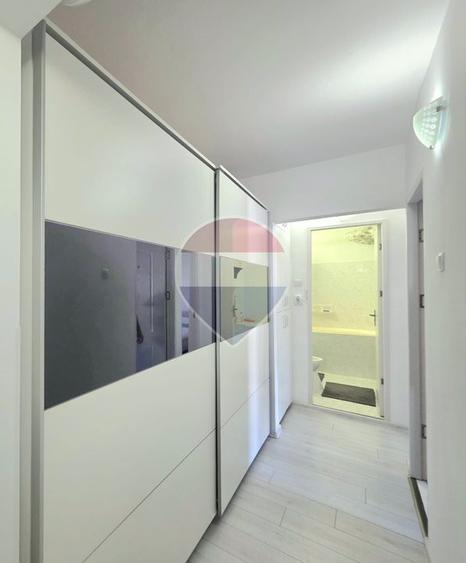 De închiriat apartament cu 3 camere Strada Aluminei Rogerius