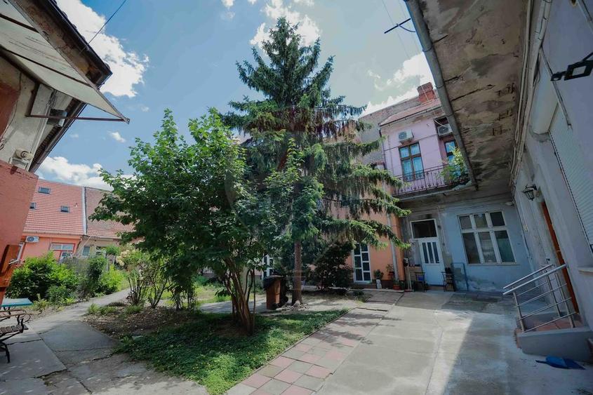 Apartament cu 3 camere de vânzare în zona Ultracentral