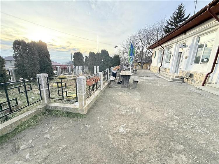 Secuieni - 17 km de Bacau - spatiu comercial