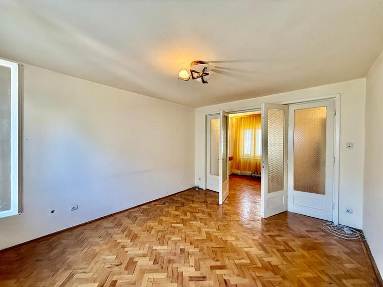 Apartament cu 4 camere-2 balcoane- zona Piata Centrala