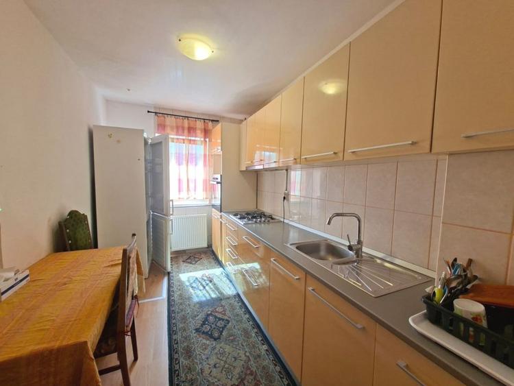 Apartament 3 camere decomandate zona Scoala de Inot