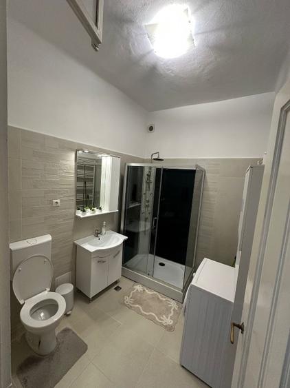 Închiriez apartament 3 camere - zonă ultracentrală