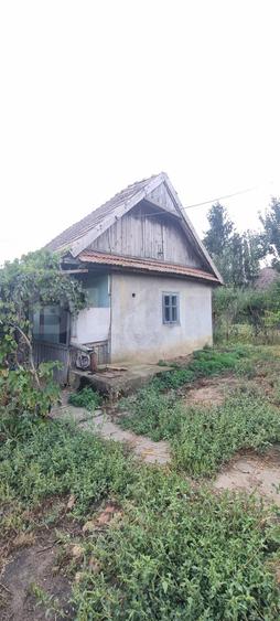 Casa 2 corpuri si anexe, 69 mp, zona Tritenii de Sus
