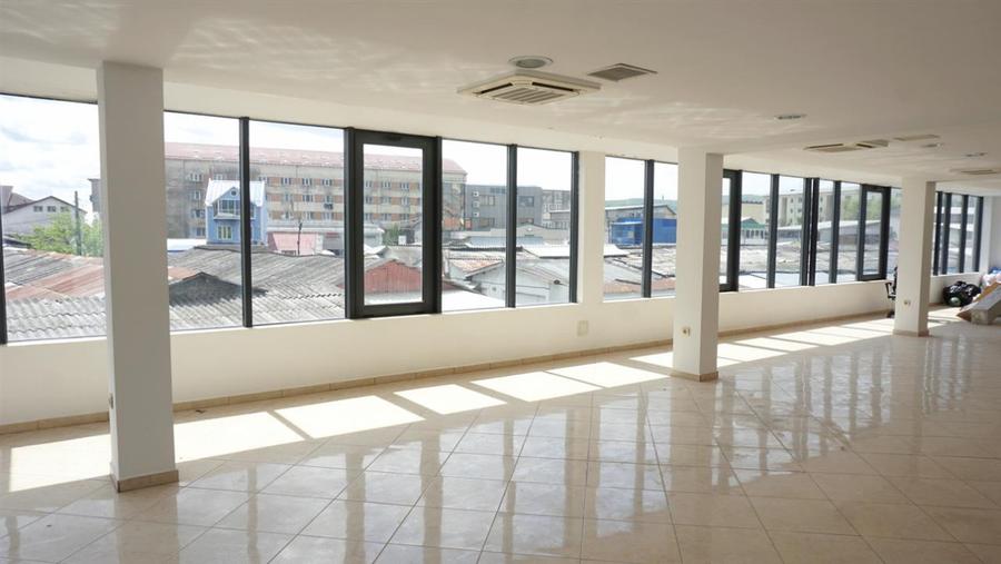 DE INCHIRIAT- SPATIU COMERCIAL 140 MP