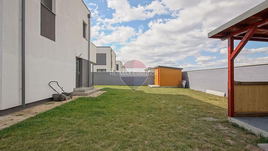 Casă cu 4 camere și teren de 500 mp, în Sânpetru – zona Lempeș