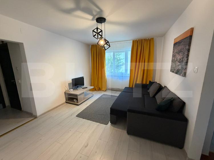 Apartament cu doua camere, 55 mp, semidecmandat, zona Cetate