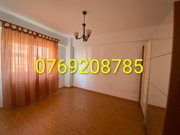 Vând apartament 2 camere, pozitionare excelenta.