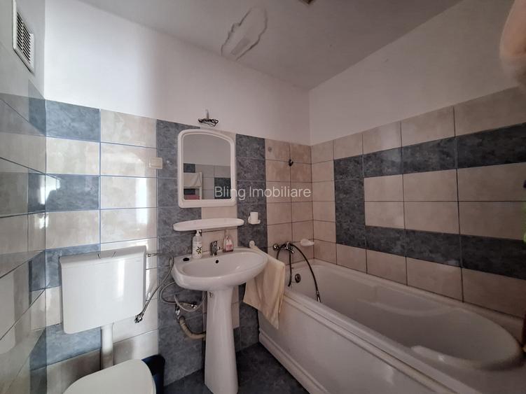 Apartament decomandat, etajul 1, zona KIK - 9