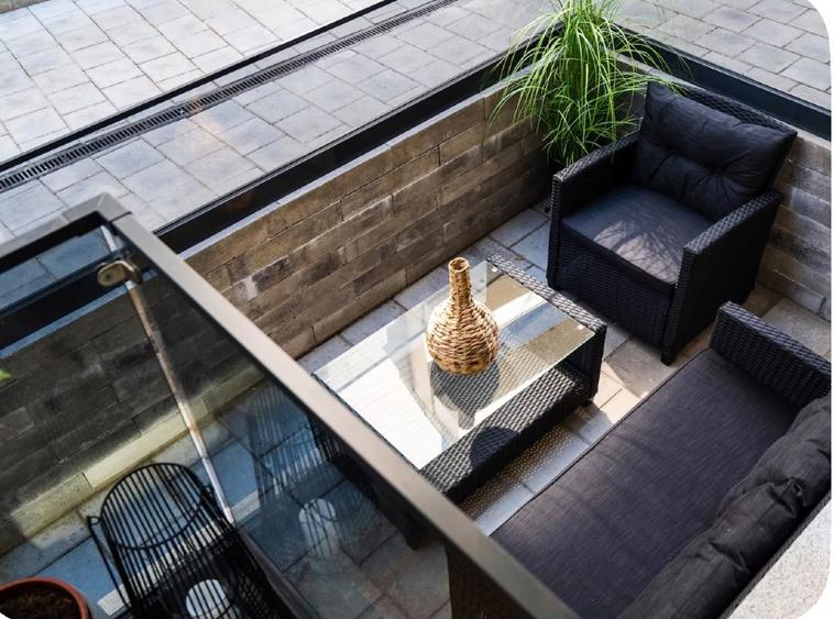 Studio exclusivist la parter cu terasă privată – Zona Marriott