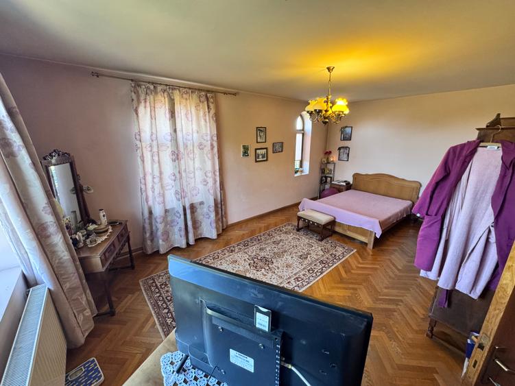 Casa individuala P+1+M amplasata pe un teren de 1612 mp.
