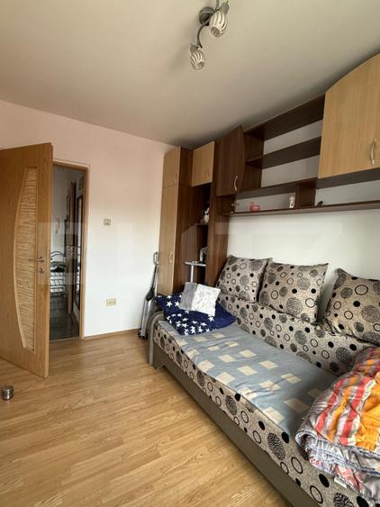 Apartament 2 camere, decomandat, mobilat si utilat, loc parcare