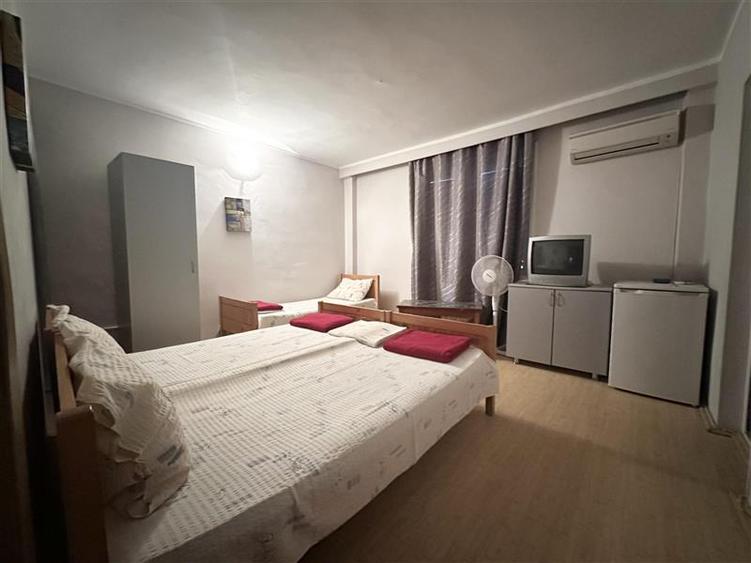Pensiune 15 camere in a Doua Linie la Mare, zona Pescaria lui Matei