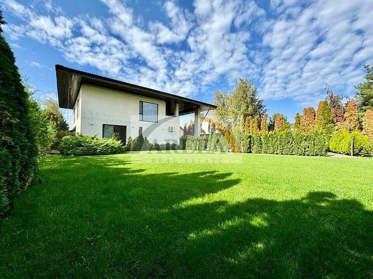 Vila lux de vanzare in cel mai dorit complex din Erou Iancu Nicolae-locatie rara