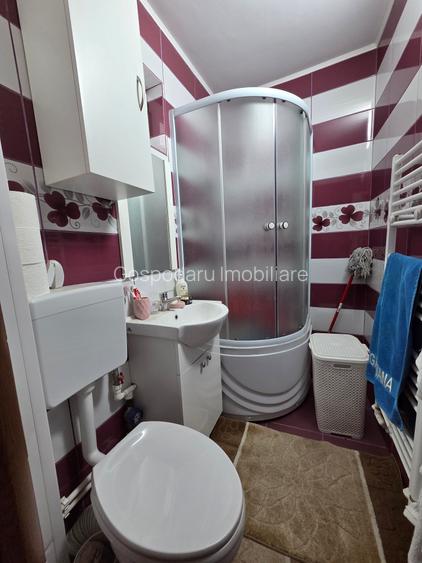 Apartament 3 camere etaj 4 zona liceu Emil Botta Adjud - 7