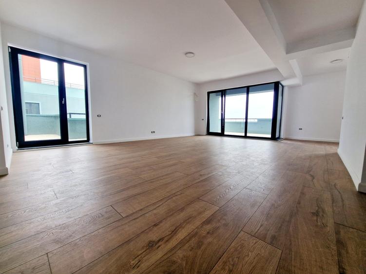 Penthouse cu 4 camere, 416mp inclus terasa , la 200 m de rond Pipera