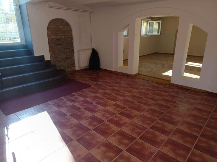 SPATIU ptr. birou cu intrare din strada, zona MIHAI VITEAZU